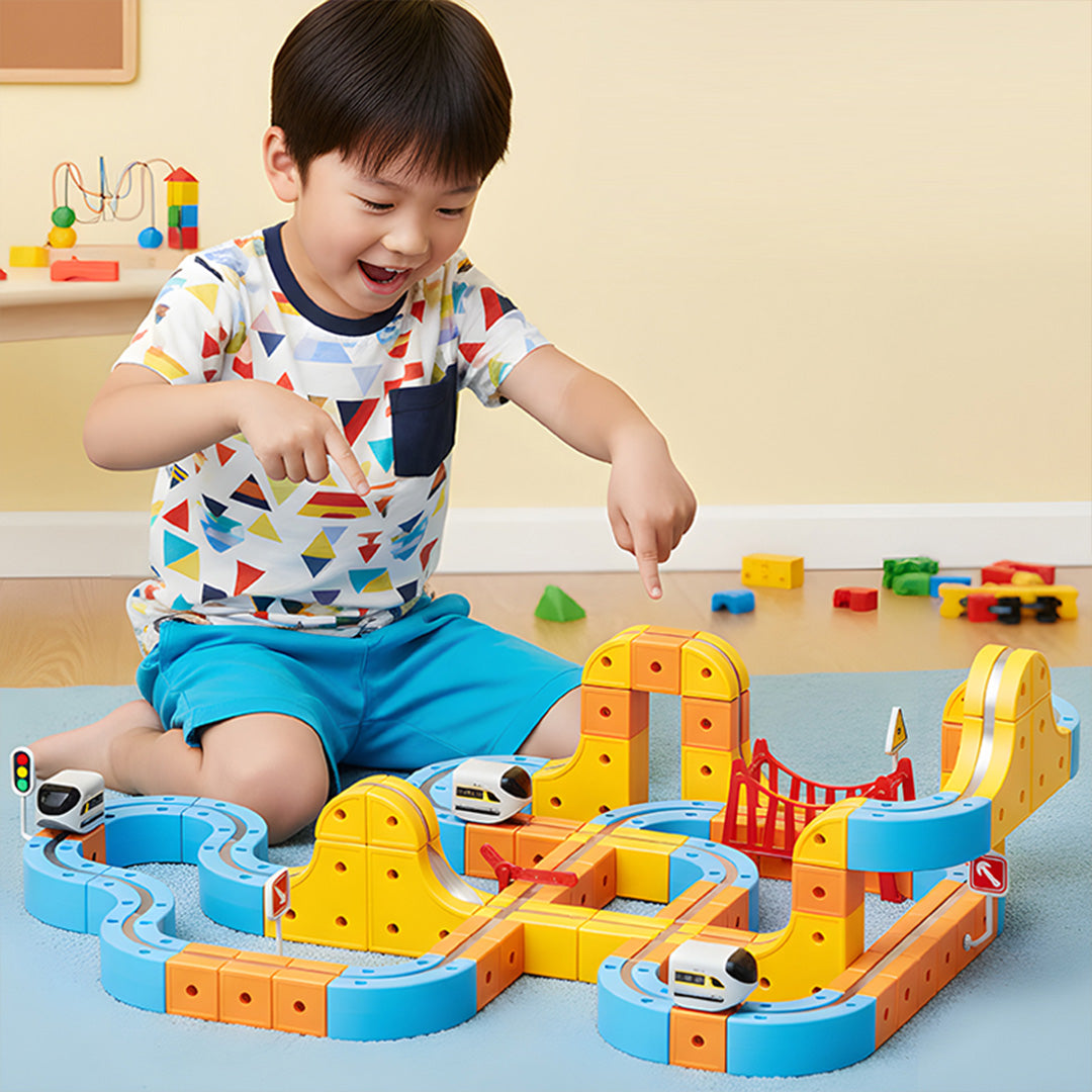 Child building a 3D loop with non-toxic toys magnetic blocks.