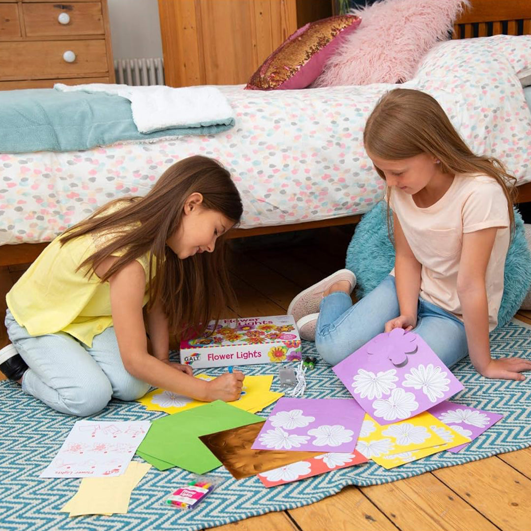 Child coloring paper petals with educational toys for kids fibre pens.