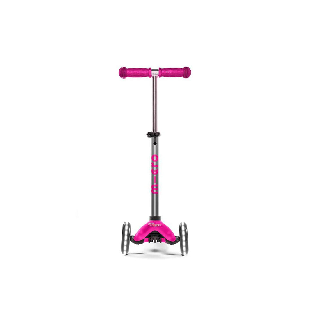 The scooter showcasing the height-adjustable T-bar and ultra-comfortable hand grips
